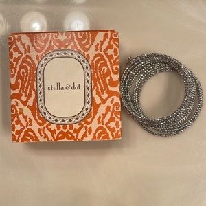Stella & Dot Bardot Spiral Bangle- Silver.
